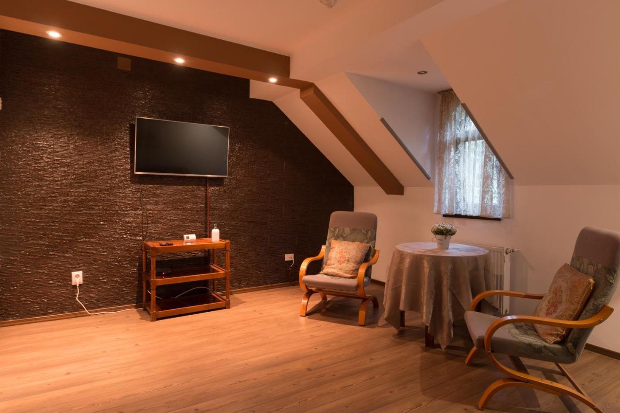 Downtown Park Loft Apartment